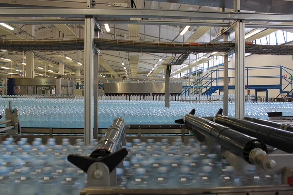 Industry manufacturing water bottles — Stock Photo, Image