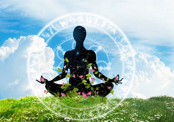 Yoga meditation on the grass — Stock Photo, Image