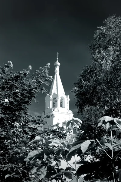 Torre de vigilancia del monasterio de Spaso-Prilutsky en Vologda, Rusia — Foto de Stock