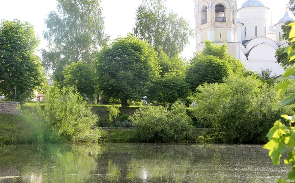 Patio del Monasterio de Spaso-Prilutsky en Vologda, Rusia — Foto de Stock