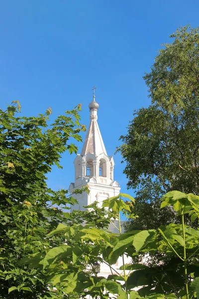 Torre de vigilancia del monasterio de Spaso-Prilutsky en Vologda, Rusia — Foto de Stock