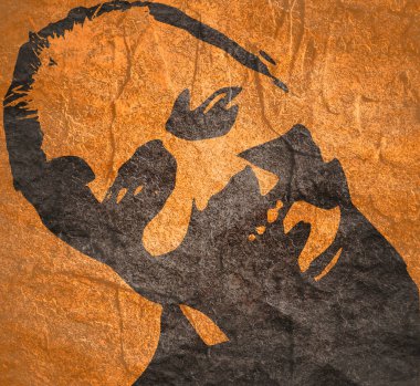 Kadın kafasının silueti. Taş malzemesi grunge dokusu