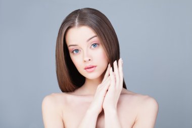 Kadın. Cilt Bakımı kavramı. Açık cilt ile sağlıklı modeli