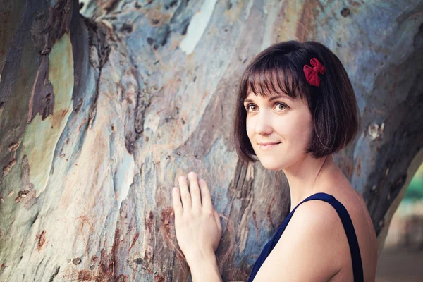 Retrato de beleza de mulher bonita ao ar livre — Fotografia de Stock