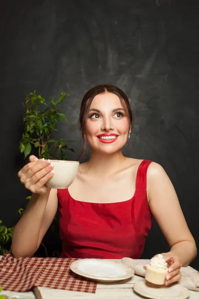 Happy Woman Drinking Coffee Eating Cupcake Restaurant — Stock Photo, Image