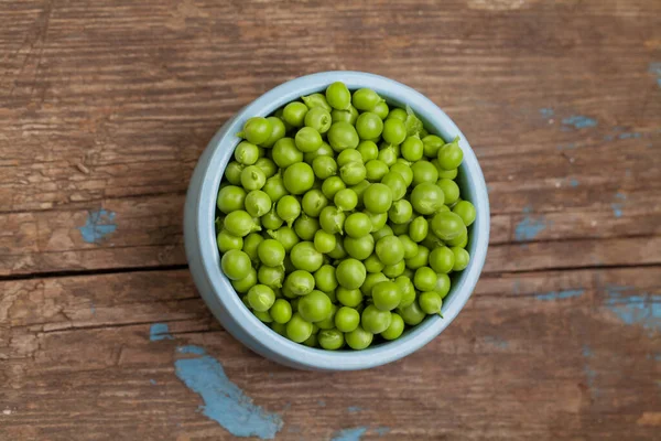 Guisantes Verdes Sobre Fondo Madera Vista Superior — Foto de Stock