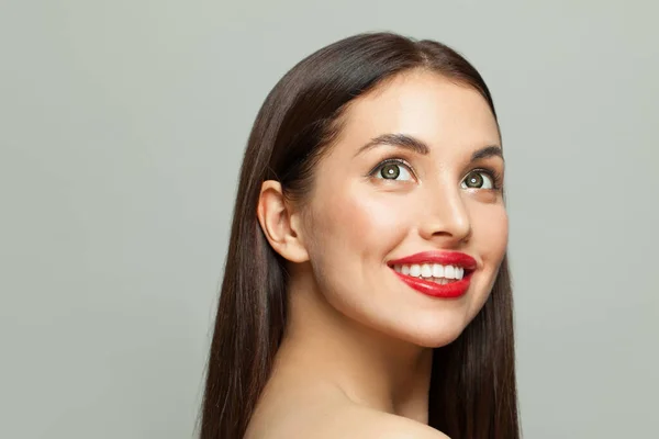 Leuke Vrouw Gezicht Witte Achtergrond — Stockfoto