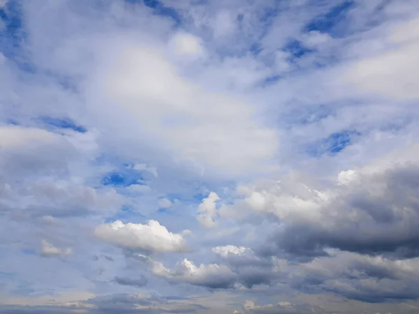 Awan Putih Latar Belakang Langit Biru — Stok Foto