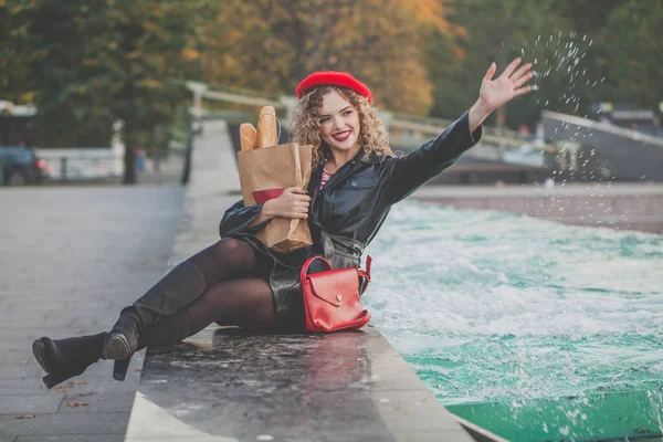 Mujer Francesa Divertirse Aire Libre — Foto de Stock