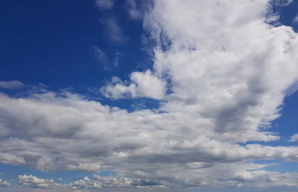 Nuvole Bianche Soffice Sul Cielo Blu Estate — Foto Stock