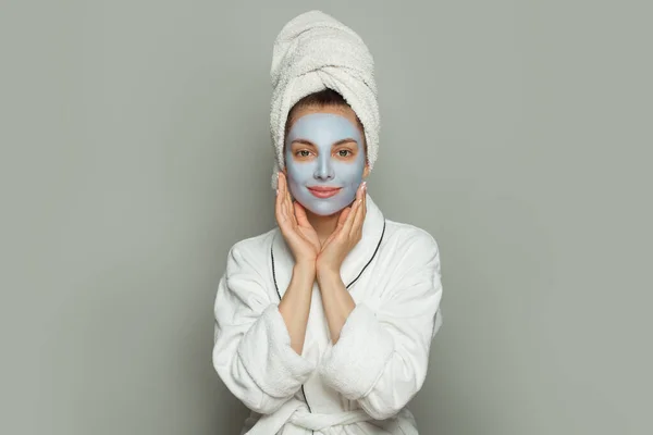 Jonge Schattige Vrouw Huidverzorging Schoonheid Gezichtsmasker Portret Gezichtsbehandeling Huidverzorgingsconcept — Stockfoto