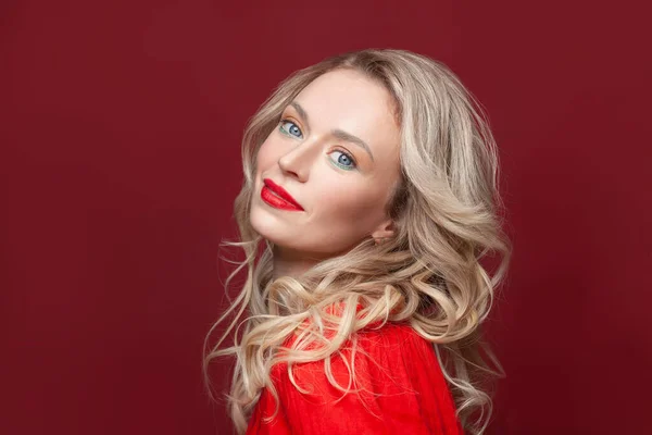 Retrato Bela Mulher Feliz Com Cabelo Loiro Maquiagem Linda Senhora — Fotografia de Stock