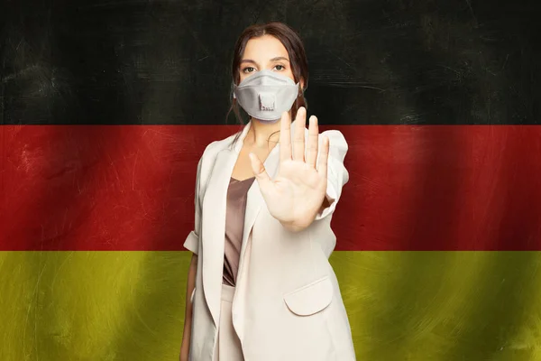 Коронавирус Covid Атипичная Пневмония Коронавирусная Болезнь Германии Женщина Антивирусной Маске — стоковое фото