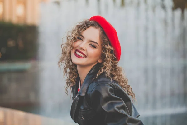 Young Woman Red Beret Laughing Outdoor Portrait — Stock Photo, Image