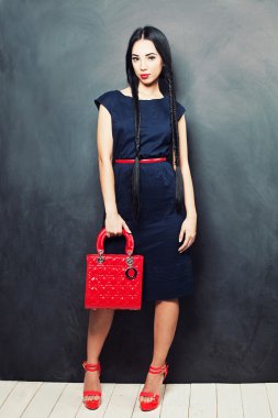 Uzun sağlıklı saçlı güzel moda kadın