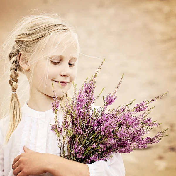 Young Girl Outdoors. Happy Girl with Heather Flowers in Great Br — Stok fotoğraf