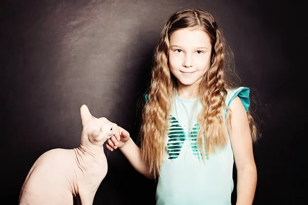 Young girl with Cat. Friendship with Pets — 스톡 사진