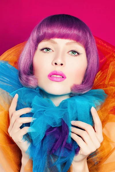 Ładny kobieta z Hair.Colorful moda piękny portret farbowanie — Zdjęcie stockowe