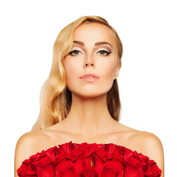 Mujer rubia con flores de rosas rojas aisladas —  Fotos de Stock