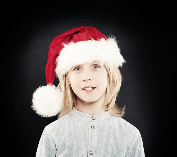 Weihnachtskind. glücklicher kleiner Junge mit roter Weihnachtsmütze. Studioportal — Stockfoto