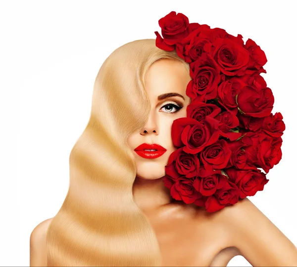 Mujer rubia con flores de rosas rojas aisladas en blanco —  Fotos de Stock