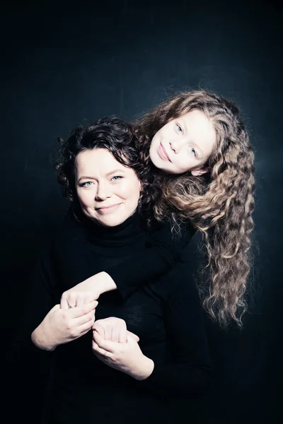 Matka i córka. Miłość rodzicielska — Zdjęcie stockowe