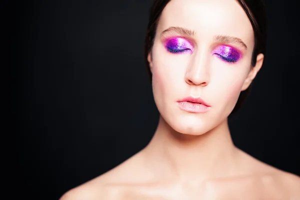 Vrouw met gezond haar, mode make-up — Stockfoto