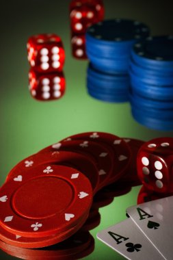 Poker dices, zar ve iki aces