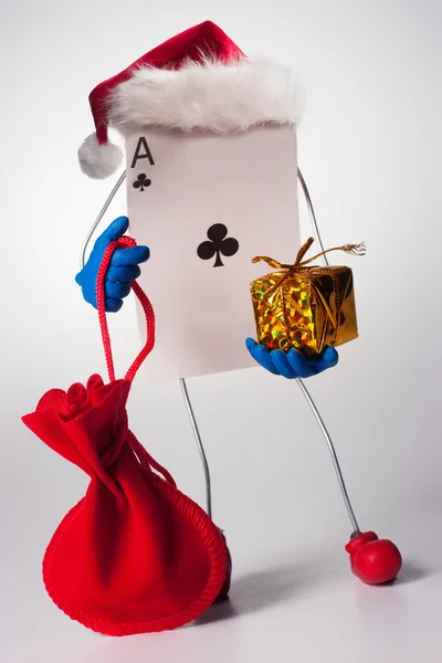 Personaggio asso carta con regali che indossano cappello di Natale Immagini Stock Royalty Free