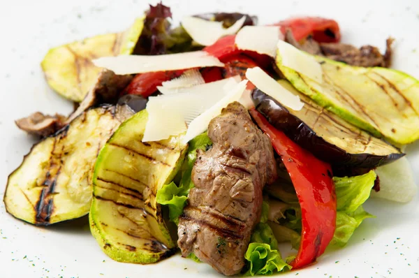 Der Salat von gegrilltem Gemüse — Stockfoto