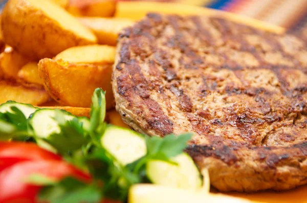 Steak s rýží a fazolemi — Stock fotografie