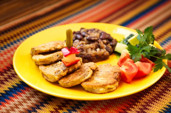 El restaurante menue la lengua de ternera en masa — Foto de Stock