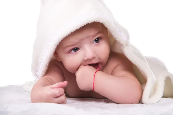 Niño cubierto con una toalla —  Fotos de Stock