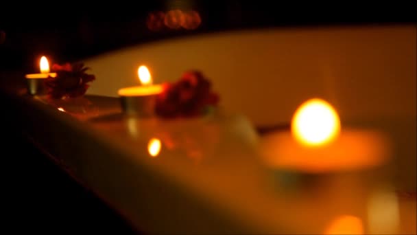 Accessoires de spa pour les soins au salon de spa avec des bougies 