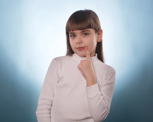 Den unga flickan med pekfingret ner eller upp isolerade — Stockfoto