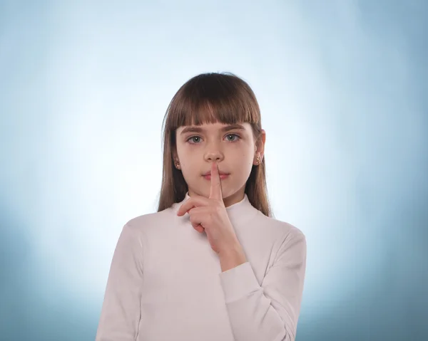 Das junge Mädchen mit dem Zeigefinger nach unten oder oben isoliert — Stockfoto