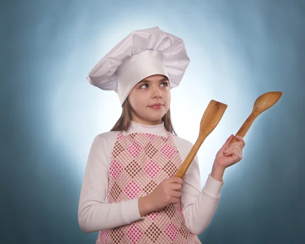 La ragazza con il cappello da chef indica isolato — Foto Stock