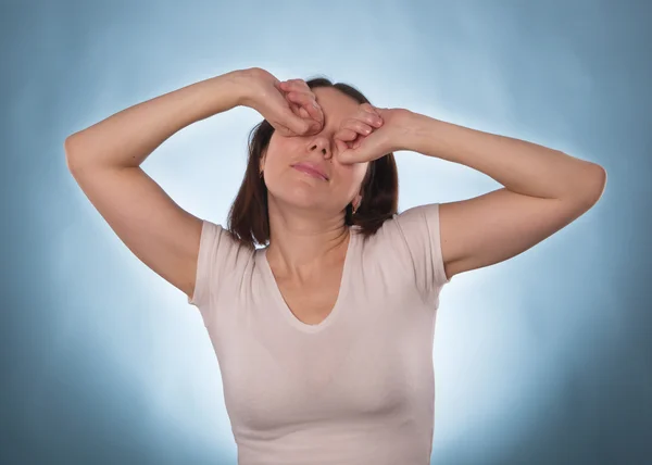 De expressieve portret van vrouw isolatet — Stockfoto