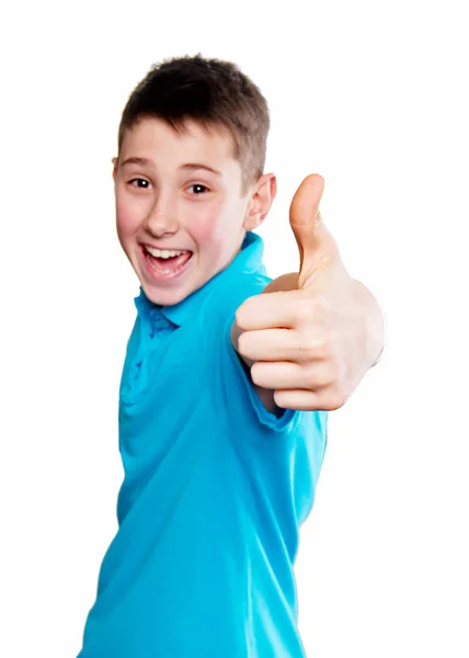 Retrato de um menino apontando o dedo mostrando emoções expressivas em um fundo branco com uma camisa azul — Fotografia de Stock