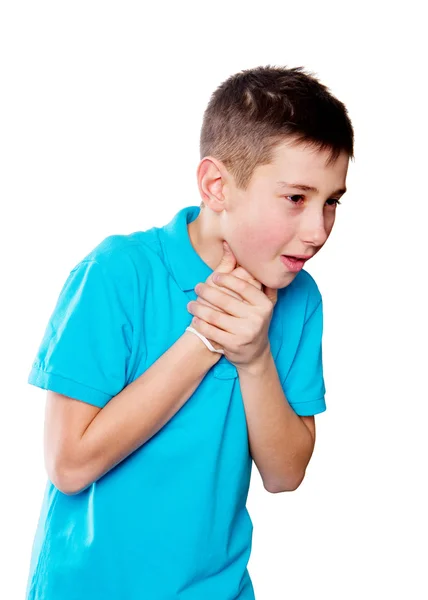 Retrato de um menino apontando o dedo mostrando emoções expressivas em um fundo branco com uma camisa azul — Fotografia de Stock
