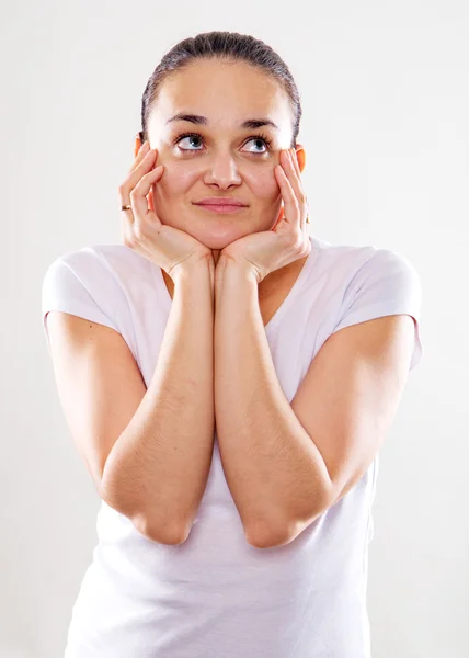 La donna espressiva emotiva con i capelli castani isolati — Foto Stock