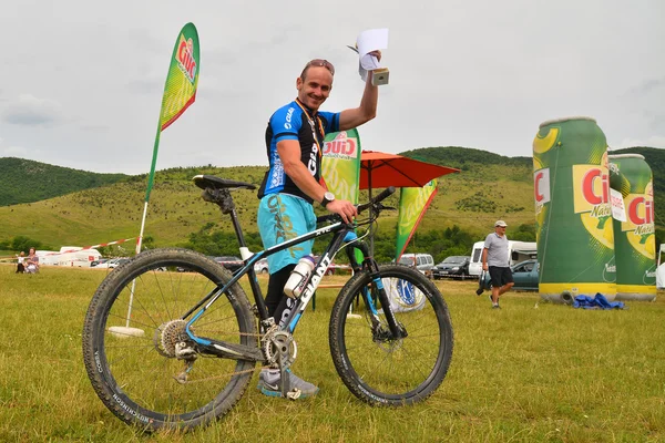 Ciclismo de montaña ganador de la competición — Foto de Stock