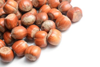 beyaz üzerine fındık