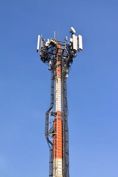 Egy távközlési antenna — Stock Fotó