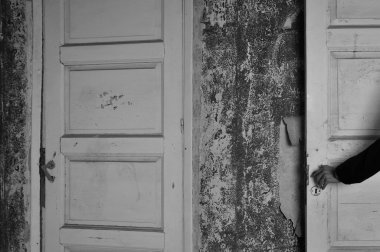 Bebek el perili ev kapı