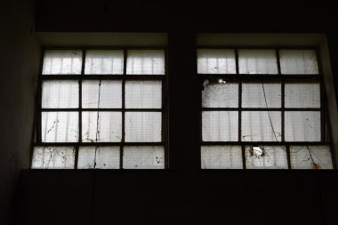 kırık endüstriyel windows
