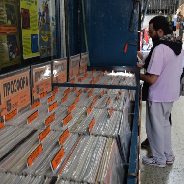 insanlar vinil plak dükkânı