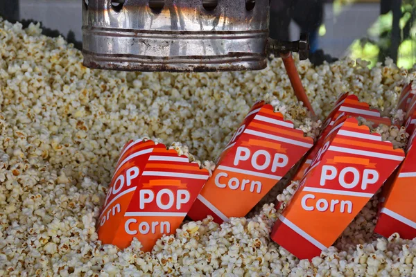 Fresh popcorn antique popper machine — Stock Photo, Image