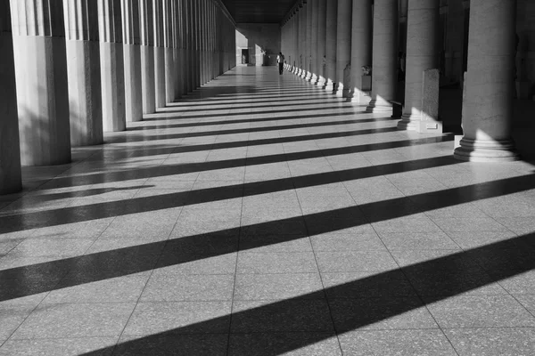 柱廊建的柱廊光与影 — 图库照片