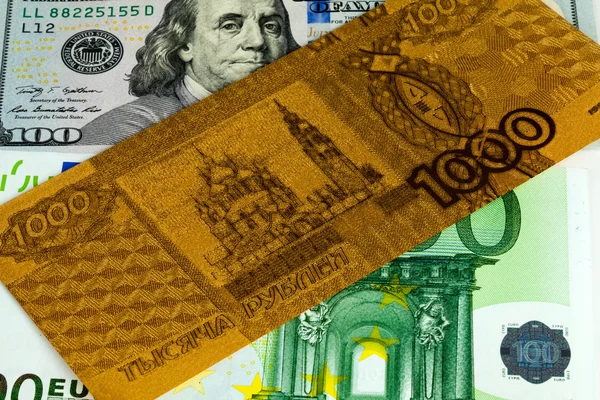 Zlato na vědomí jeden tisíc rublů proti sto dolarů a set euro Royalty Free Stock Obrázky